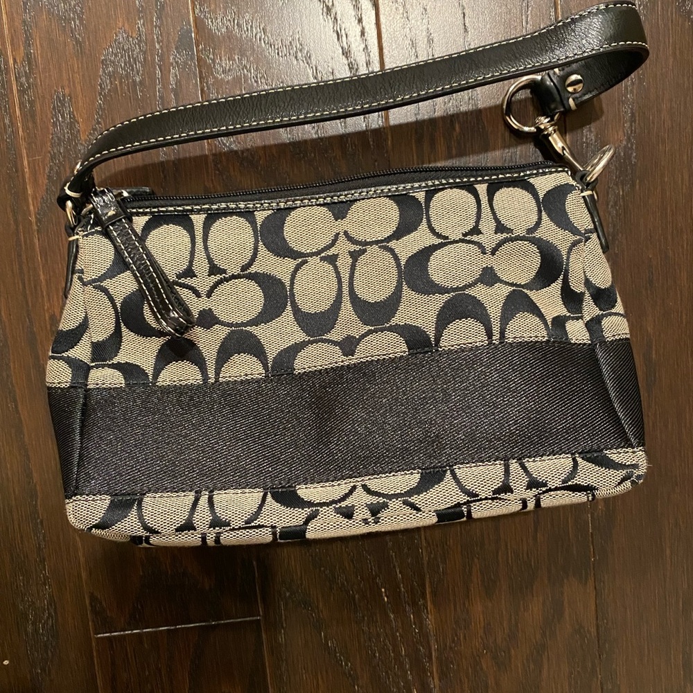 Coach bag in flawless condition!